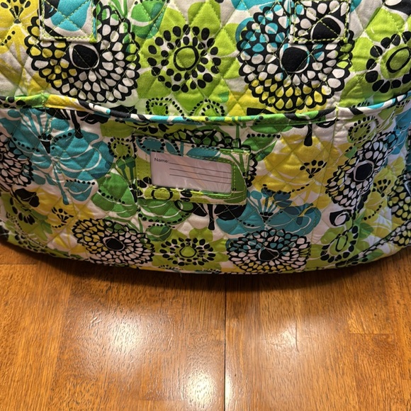 NWOT Very large Vera Bradley Travel travel bag - Picture 4 of 10